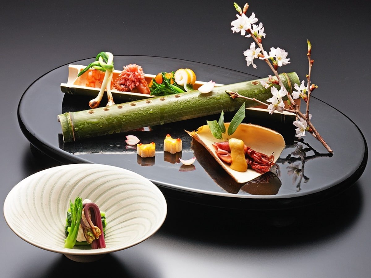 Первая подача блюд. Кайсэки РЁРИ. Японская кухня. Необычная подача блюд. Японская еда.