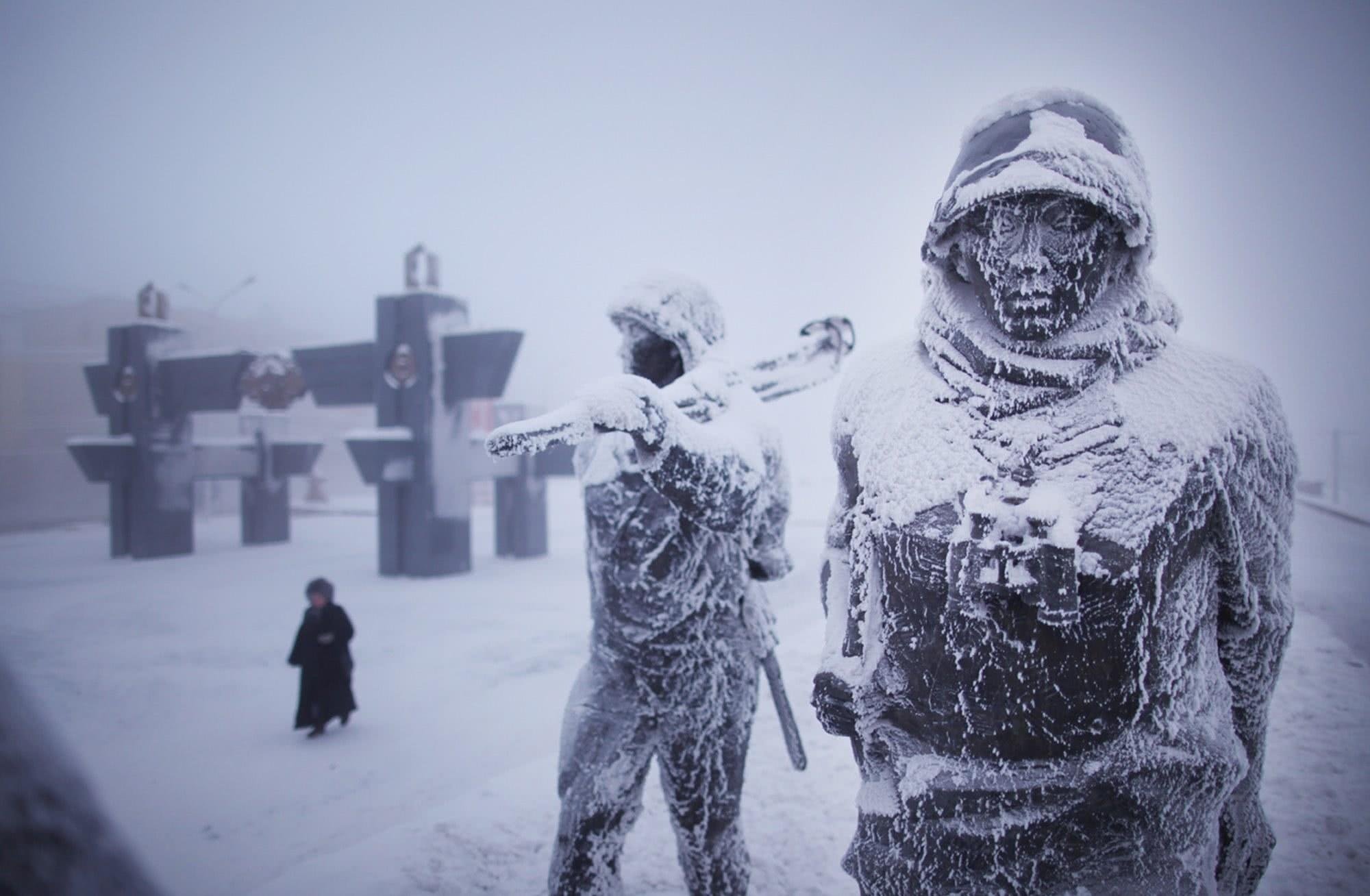 Ледовые войны. Самый холодный город в мире Оймякон. Замерзший город. Суровая зима. Холод.