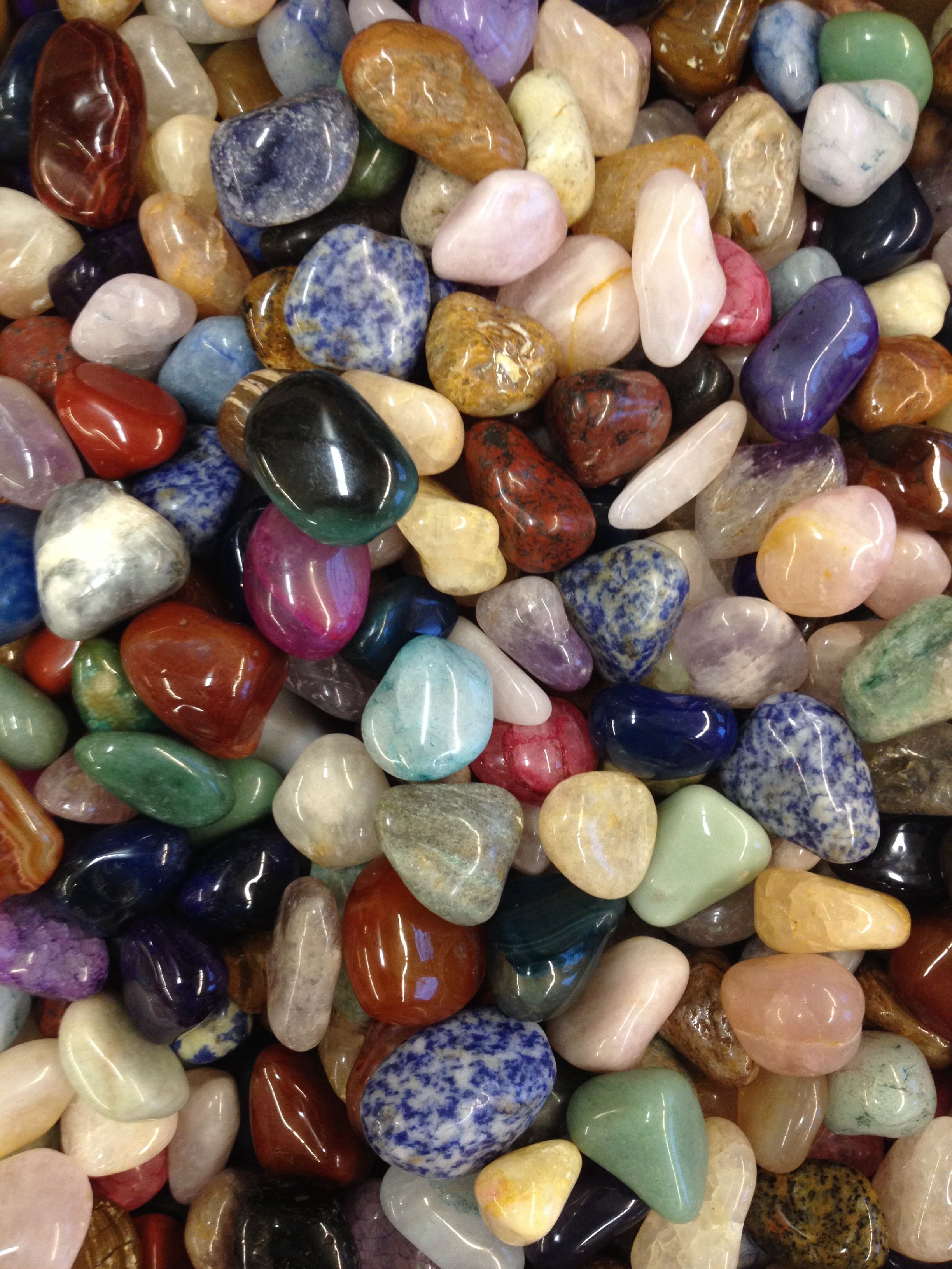 Красивый натуральный камень. Натуральные камни. Разноцветные камни. Цветные камешки. Разноцветные поделочные камни.