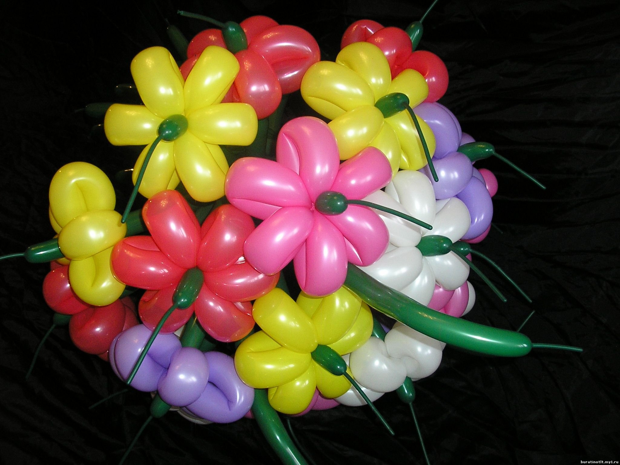 Аэродизайн шаров. Букет из шаров. Цветы из воздушных шаров. Цветочки из шариков. Букет цветов из шариков.