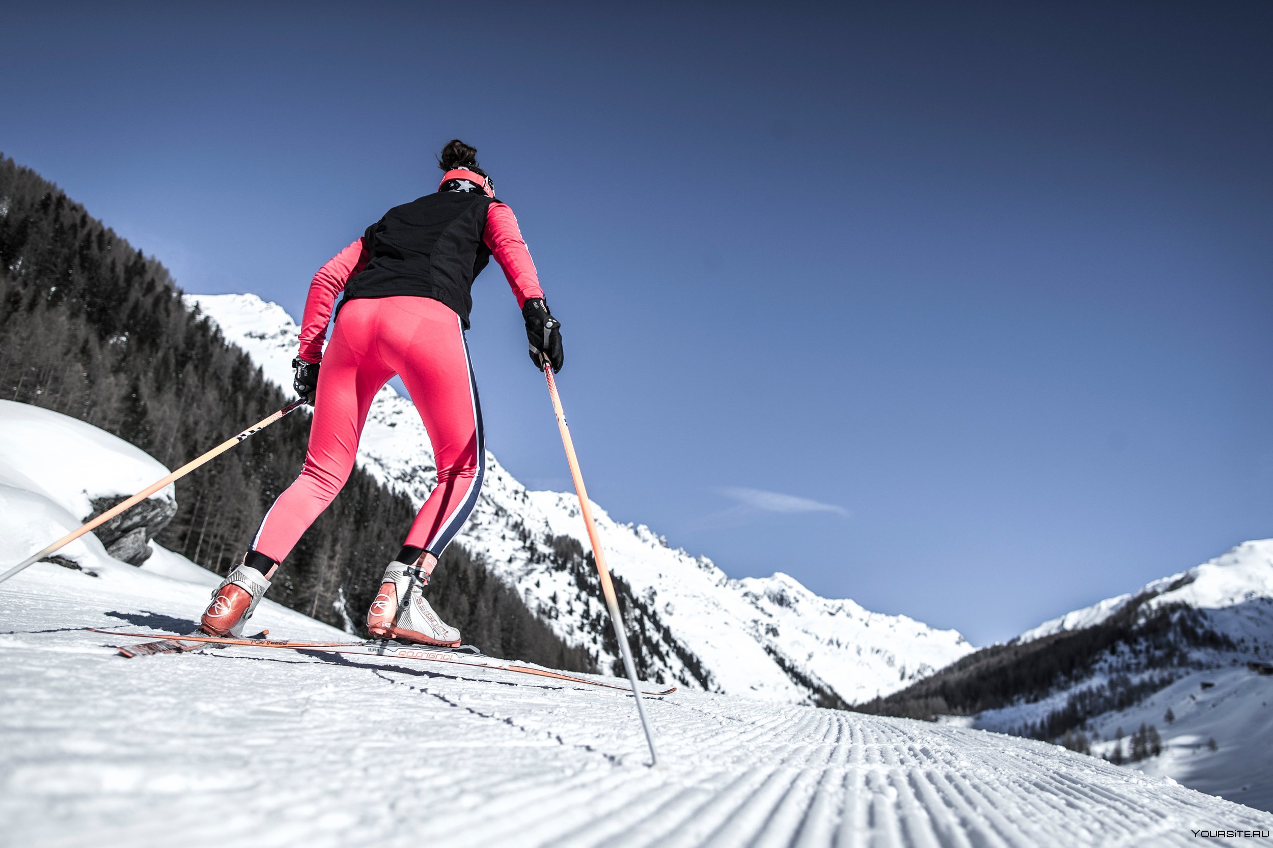 Skiing cross country skis. Кросс Кантри скиинг. Красная Поляна лыжница. Лыжник. Лыжи спорт.