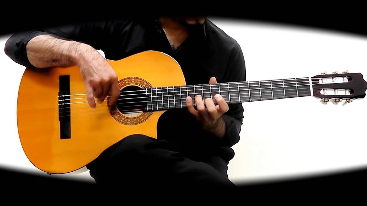 Классическая испанская гитара. Испанская гитара красивая. Испанская гитара уличный. Гитара испанская обложка.