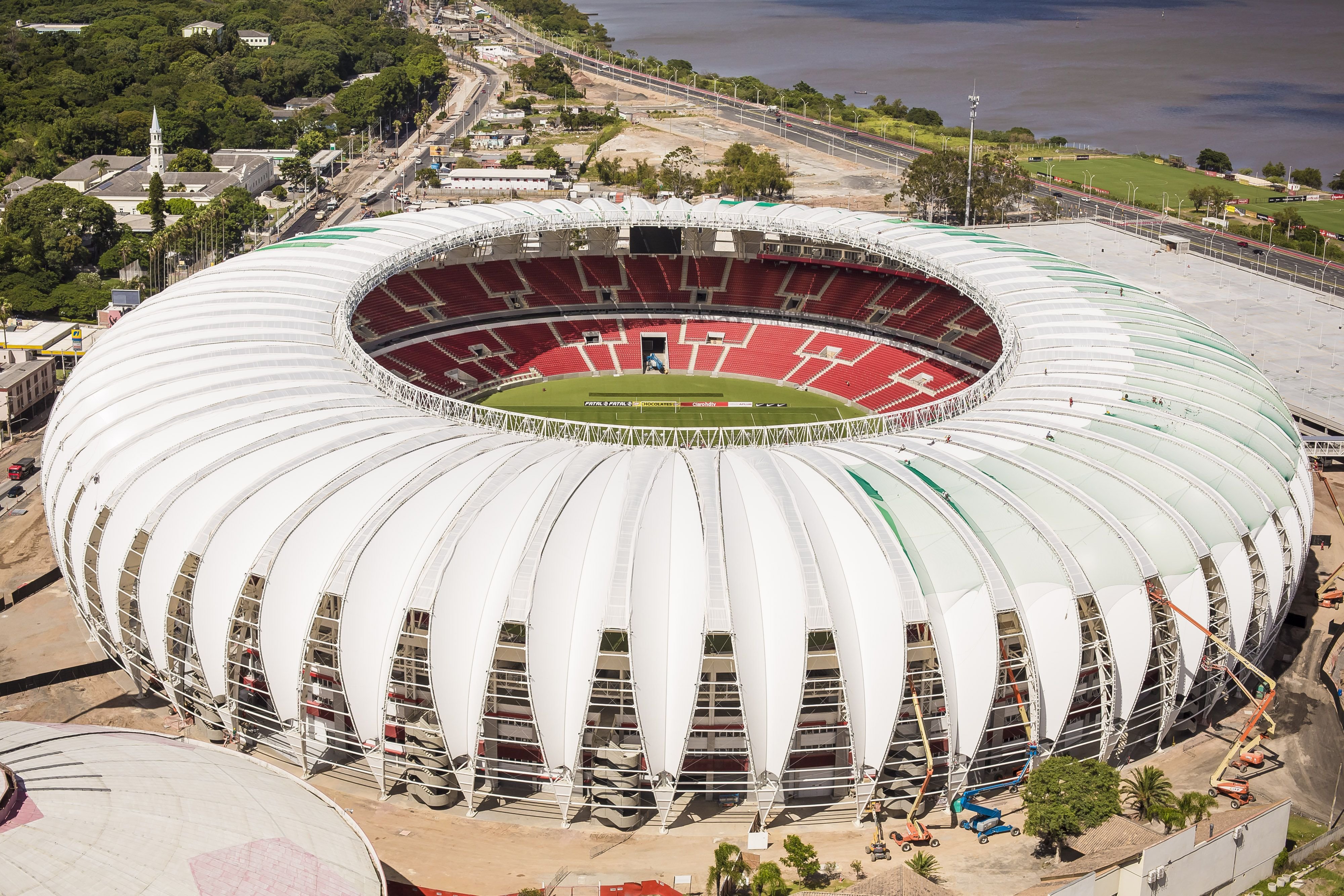 Известный стадион. Beira-Rio стадион. Арена Бейра Рио. Футбольный стадион в Рио де Жанейро. Стадион Маракана в Бразилии.