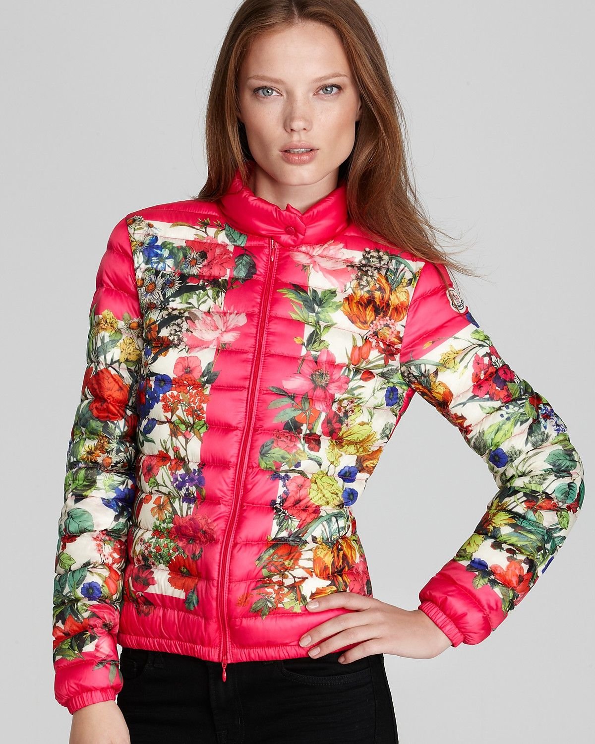 Цветные куртки купить. Куртка Moncler Alisia Jacket. Монклер куртка с цветами. Монклер куртка с цветочным принтом. Куртка в цветочек женская.