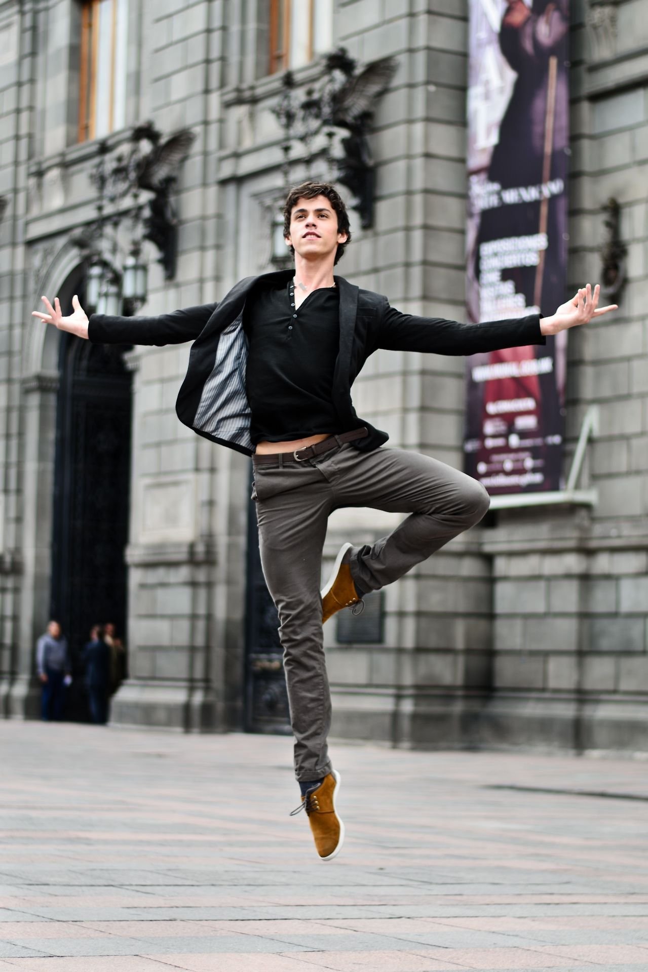Мужик пляшет. Филип Марсден танцор. Карлос Кесада балерун. Карлос Квезада (Кесада ). Танцор балета.