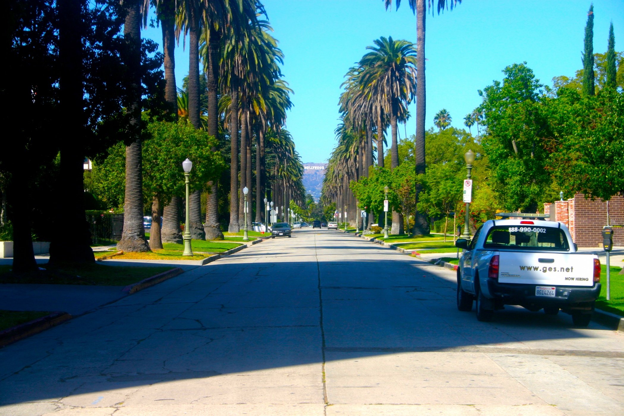 Los angeles street. Лос Анджелес Windsor Boulevard. Улицы Лос Анджелеса. Лос Анджелес Виндзорский бульвар. Дидре Авеню Лос Анджелес.