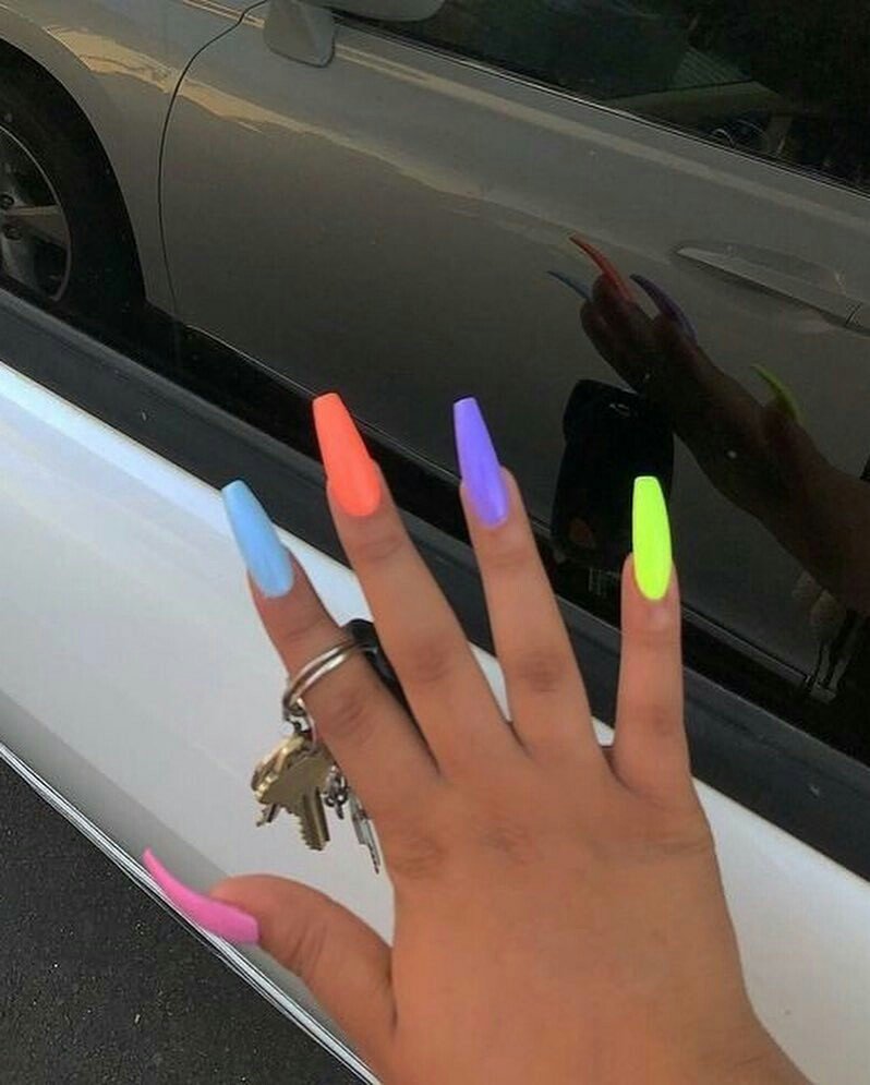 Красивый дизайн ногтей светоотражающий