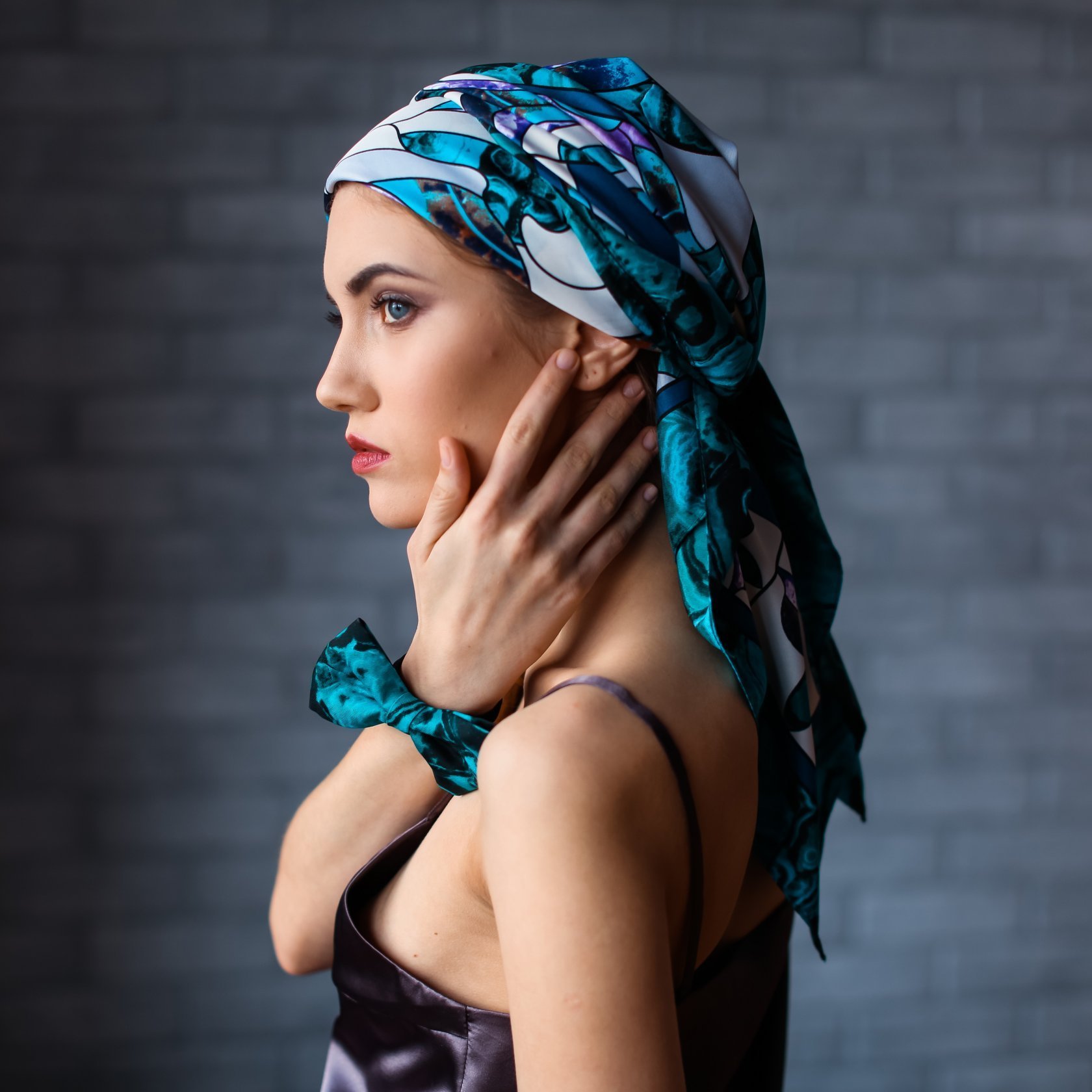 Как красиво завязать шарф на голове осенью пошагово