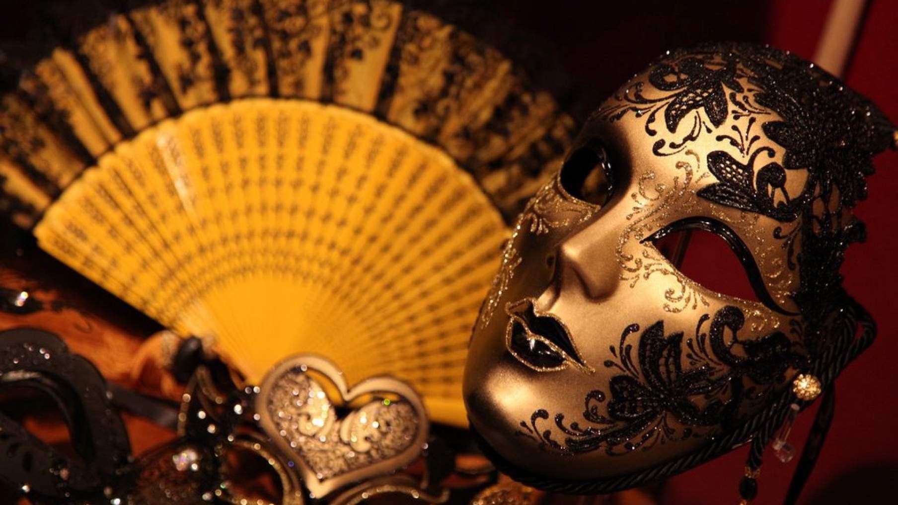 Красивая маска фото. Натюрморт венецианская венецианская маска. Маскарадная маска. Театральные маски. Красивые карнавальные маски.