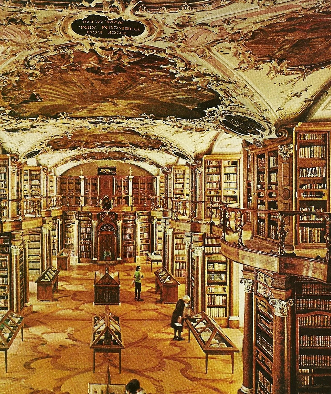 Библиотека без людей. Библиотека средневековья. Старая библиотека. Старинная библиотека в замке. Интерьер старинной библиотеки.