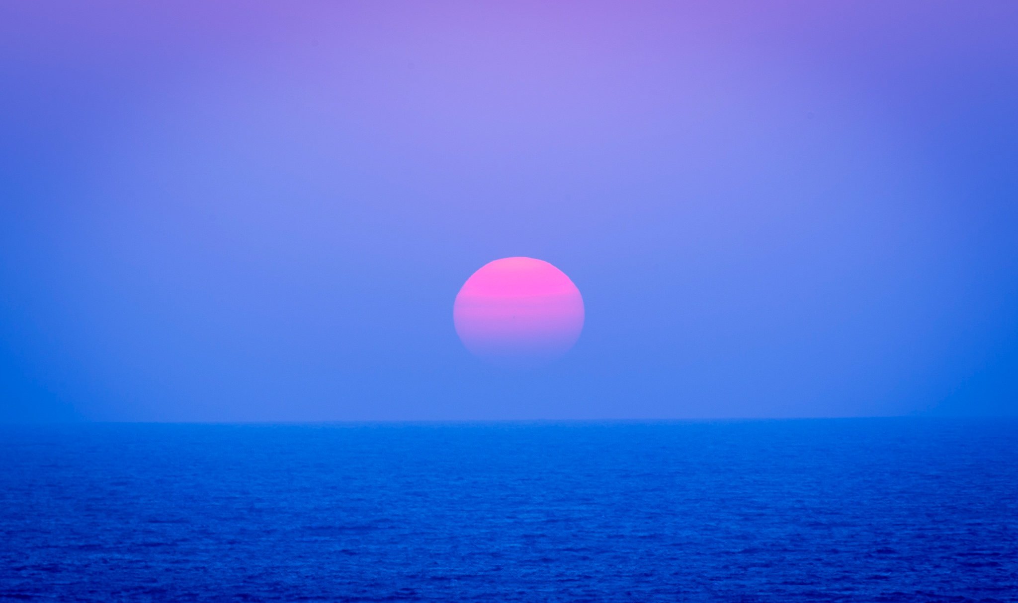 Голубая солнечная вода. Синий закат. Розовое солнце. Moonlight Sunrise. Моморин Мунлайт Санрайс.