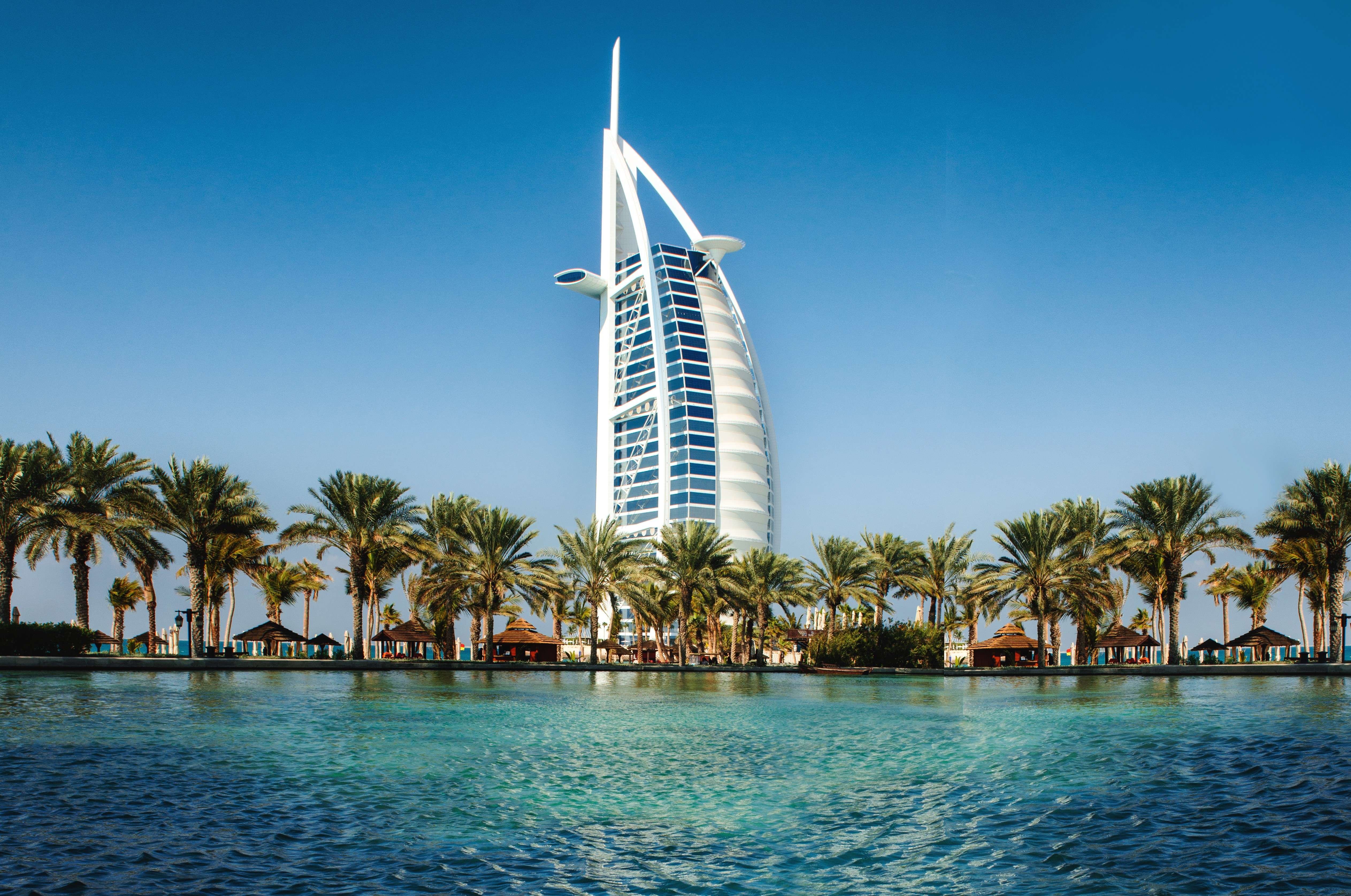 Какое море в дубае в оаэ. Бурдж Аль Дубай. Отель Парус (Бурдж-Эль-араб). Дубай пляж Бурж Аль араб. Бурдж Аль Дубай 2023.