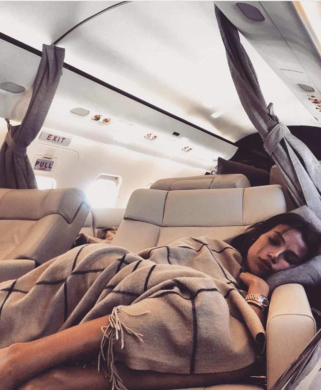 Luxury wife. Богатая жизнь. Девушка в самолете. Фотосессия с самолетом. Роскошная жизнь богатых людей.