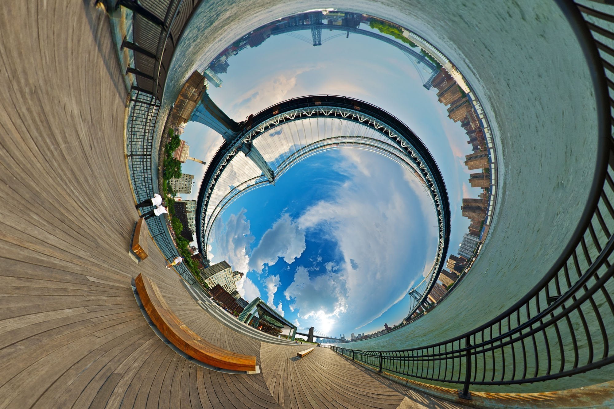 Два свободных места. Город в сферической перспективе. Сферическая панорама 360 Fisheye. Необычный ракурс. Сферическое пространство.