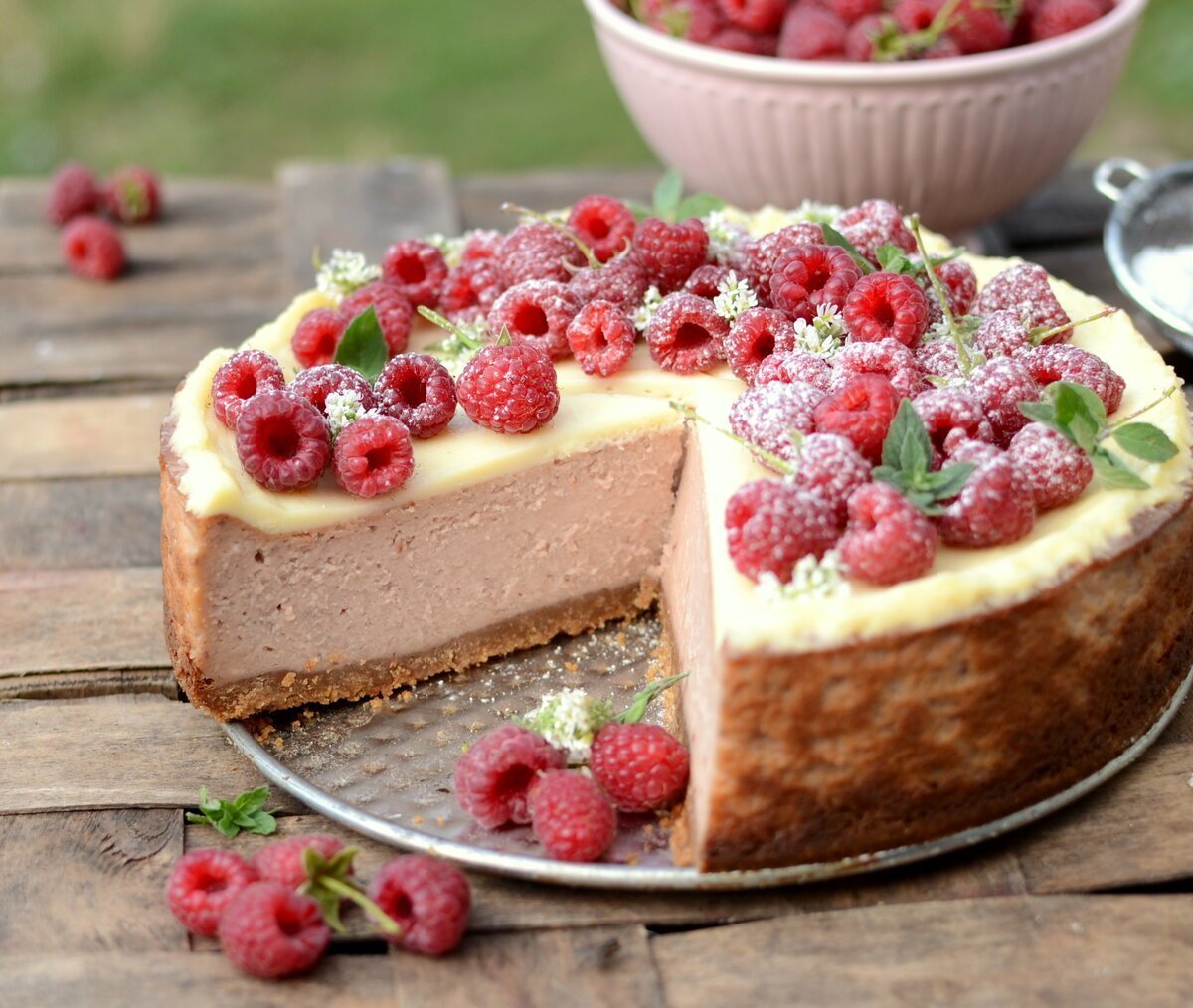 Творожный торт с ягодами. Торт малина сабайон. Малиновый сабайон торт. Маковый чизкейк.