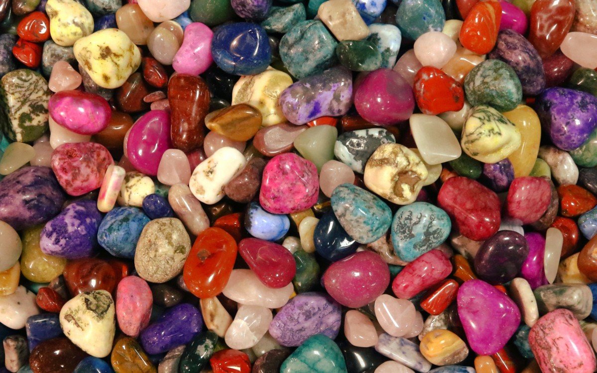 Камень из маленьких разноцветных зерен - 76 фото