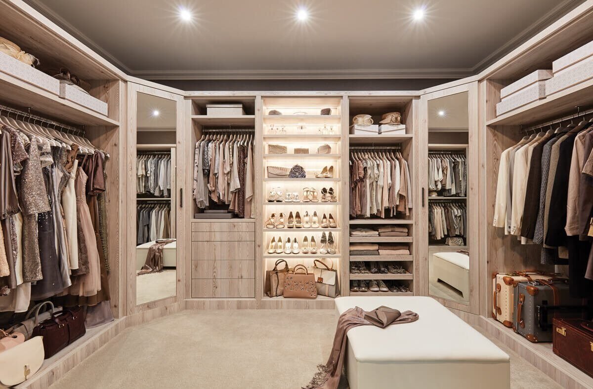 Шикарная гардеробная комната