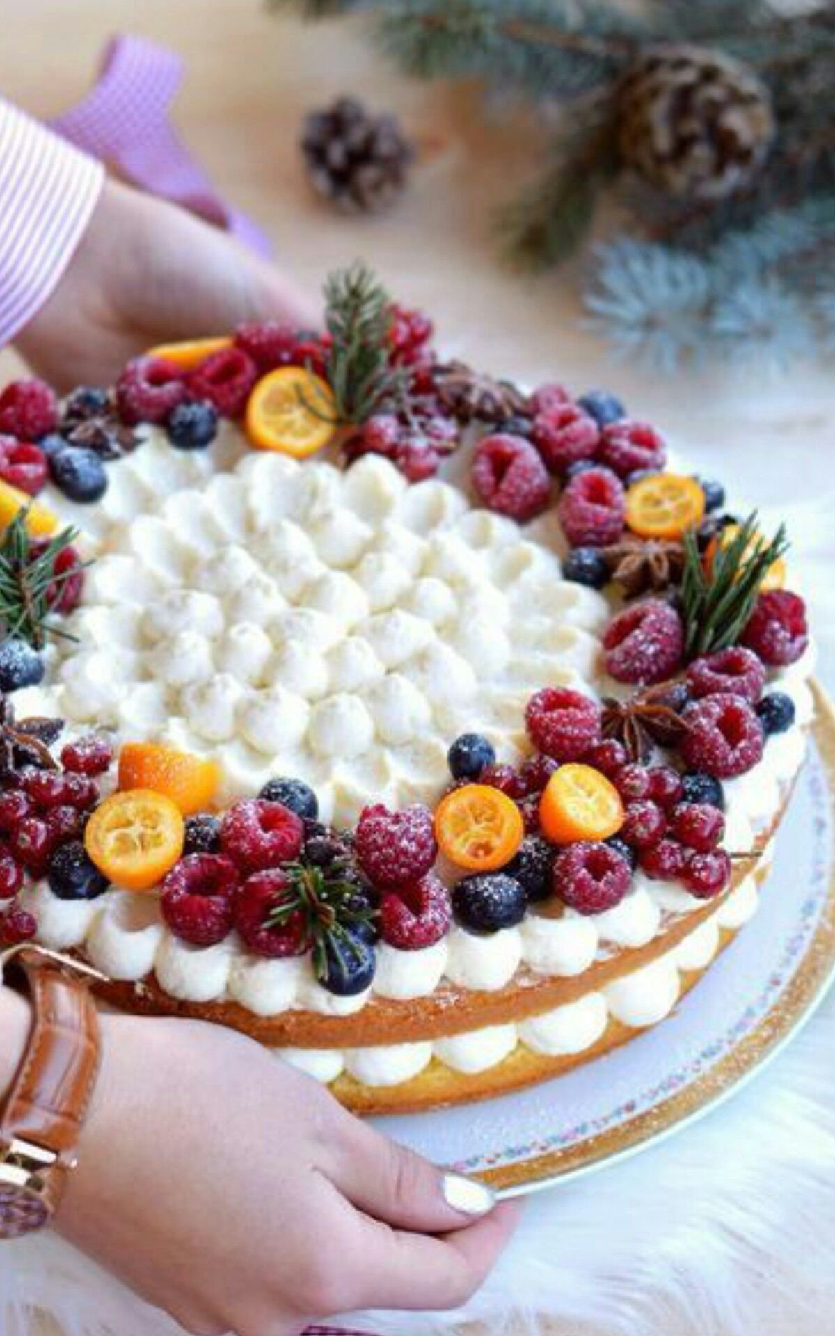 Самостоятельно украсить. Украшение торта. Украшение торта фруктами. Украшение торта ягодами. Необычное украшение торта.
