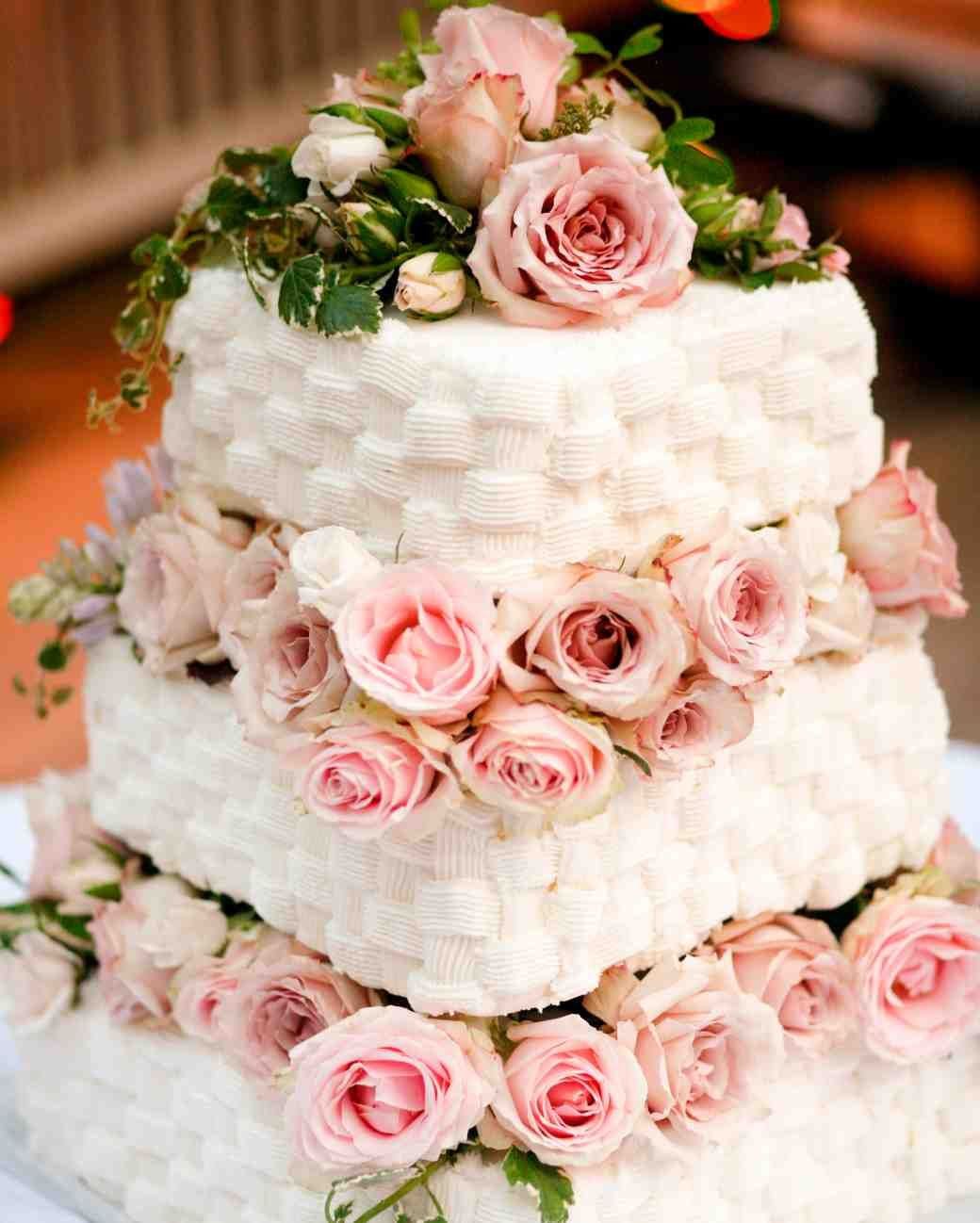 Fresh cakes. Нежный свадебный торт. Свадебный торт нежный белый. Свадебный торт простой и красивый.