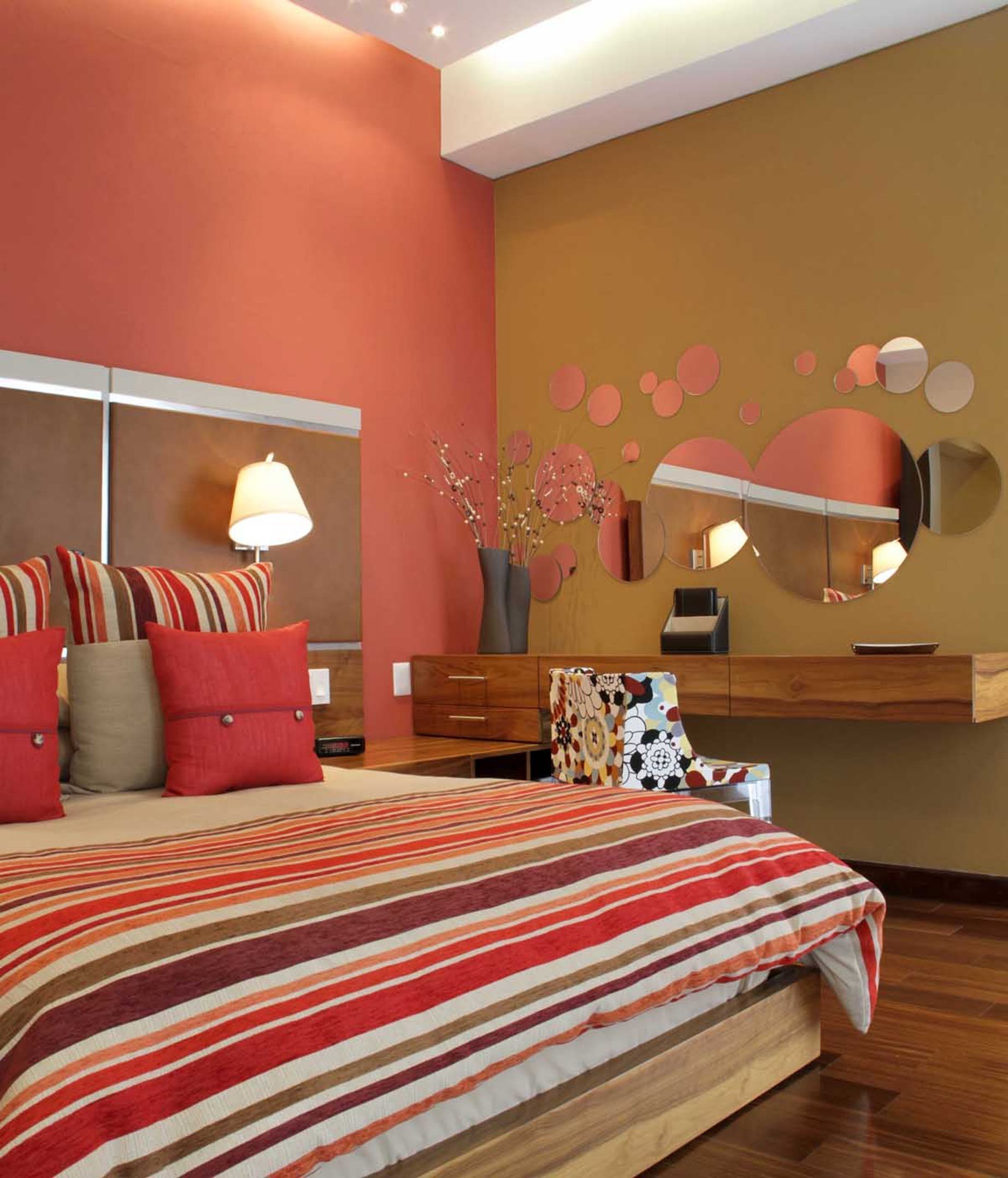 Красиво покрасить комнату. Покраска стен в спальне. Яркая спальня в современном стиле. Красивые цвета для комнаты. Спальня в ярких тонах.