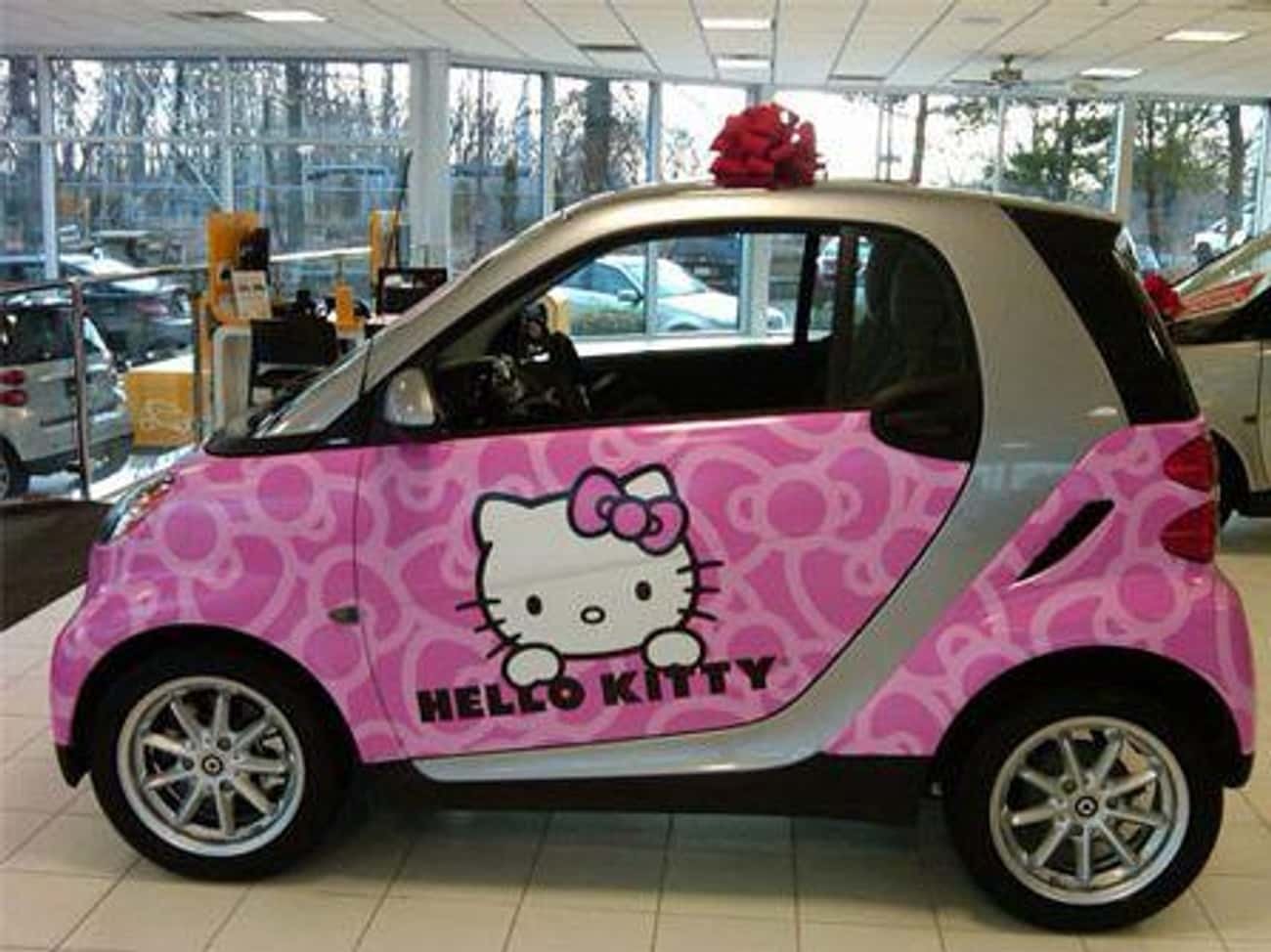 Можно машинки девочкам. Смарт Хеллоу Китти. Машины для девочек. Розовая машина. Маленькая розовая машина.