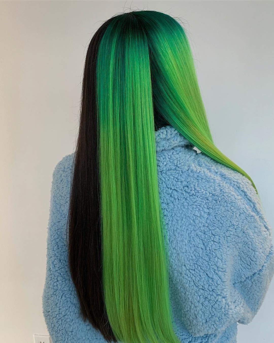 Можно зеленые волосы. Сплит Хэир. Сплит Хайр окрашивание. Зеленые волосы. Салатовые пряди.