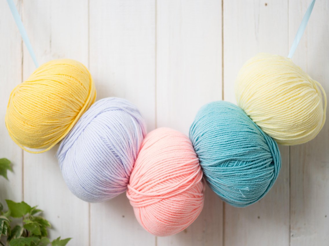 Разноцветные нитки для вязания
