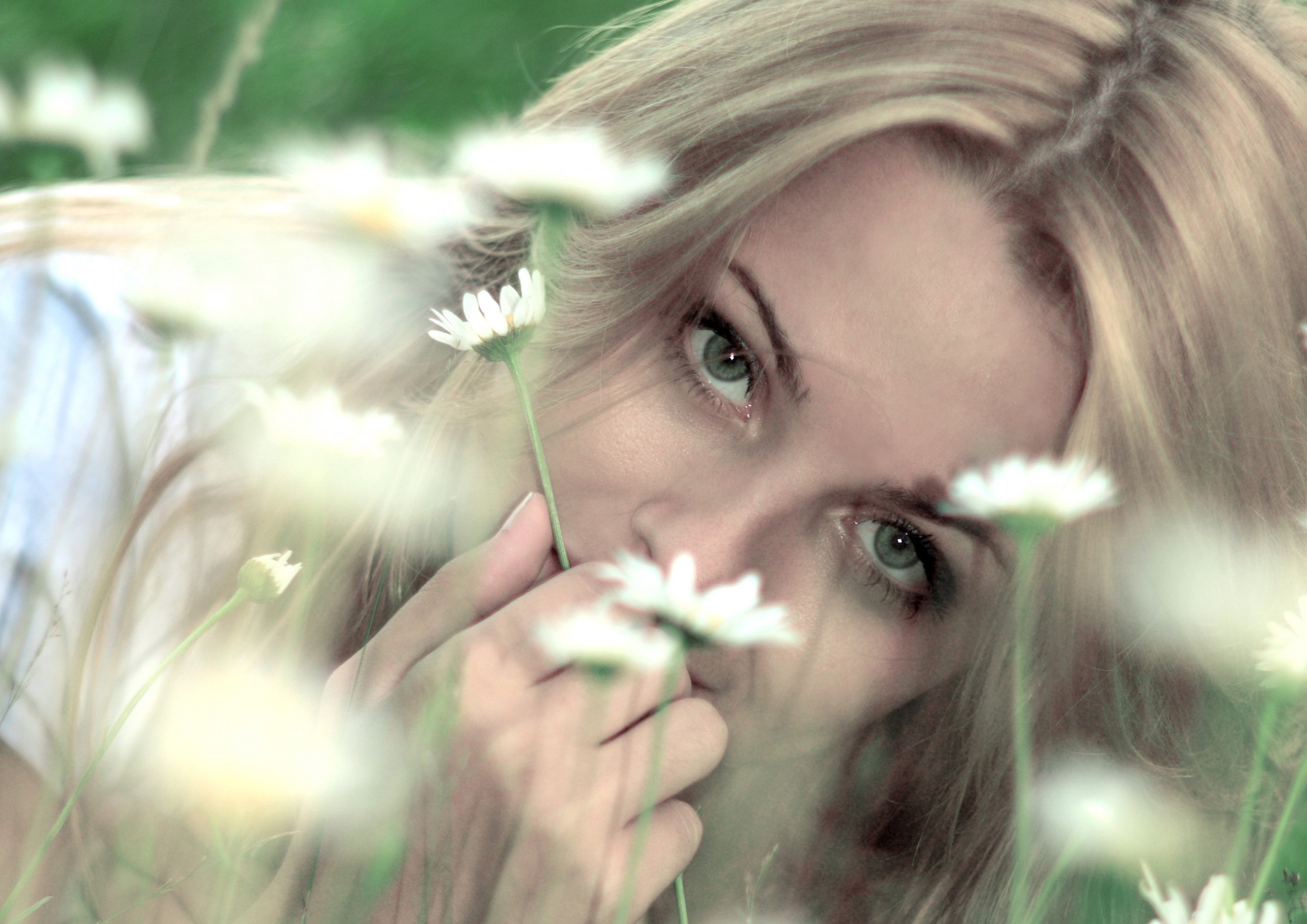 Чистая душа русский. Красивые женские глаза. Счастливые глаза женщины. Зелёные глаза у девушек.