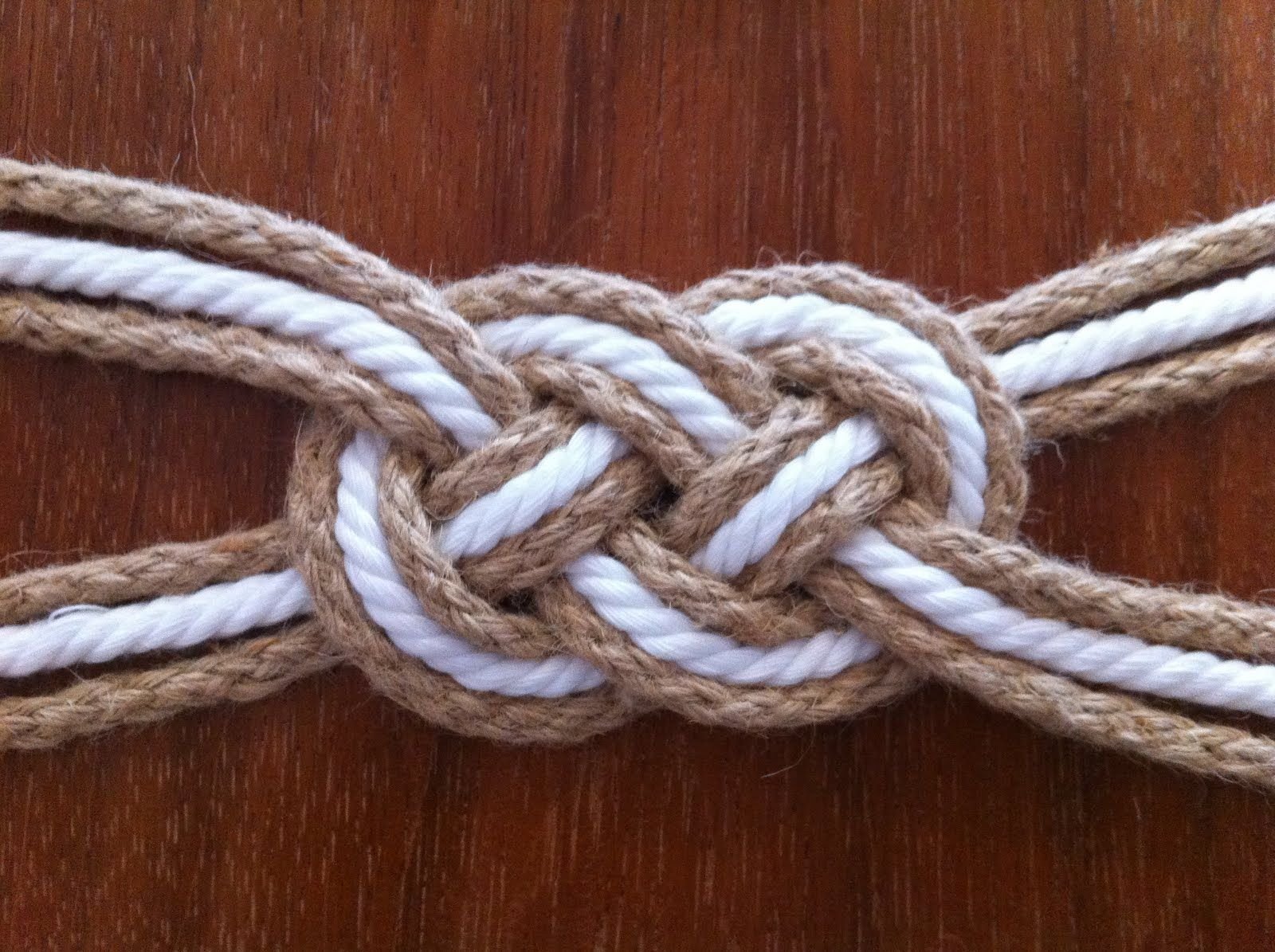 Морской узел веревка. Пояса плетеные. Плетеный ремень из веревок. Плетение из веревки. Красивое плетение веревки.