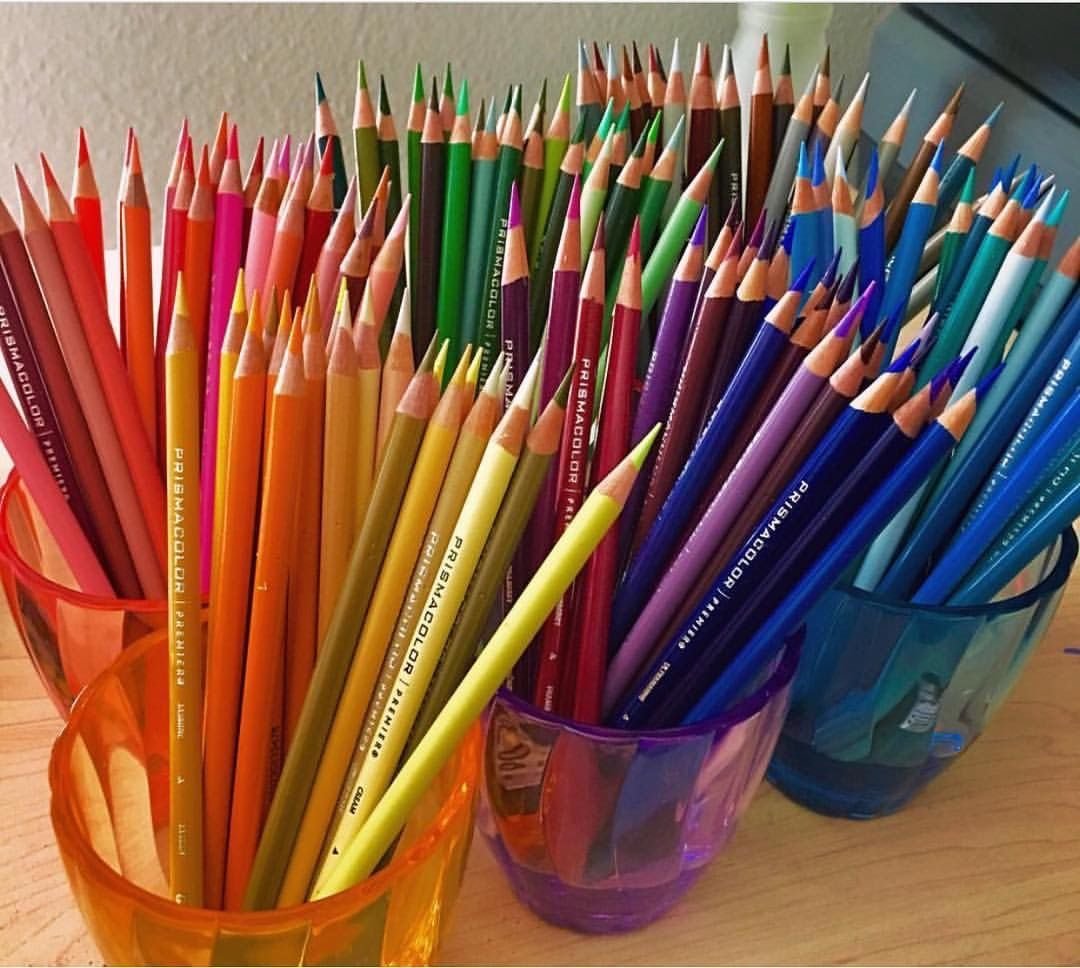 Яркие карандаши для рисования цветные