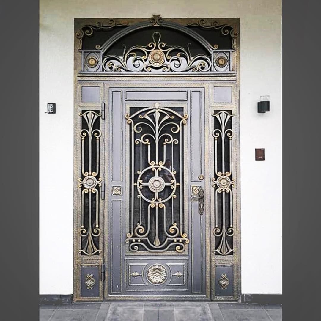 Дверь кованый стекло. Входная дверь с кованой решёткой "Monolith-Nord". Кованые двери Викри. Кованые двери входные Викри. Кованые двери входные.