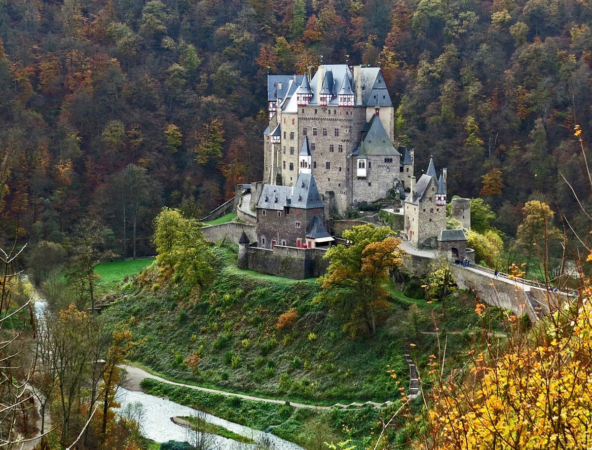 Самый хороший замок. Замок Эльц Рейнланд-Пфальц Германия. Замок Бург Эльц Германия. Замок Эльц, Германия (XII век). Замок Эльц, Виршем, Германия.