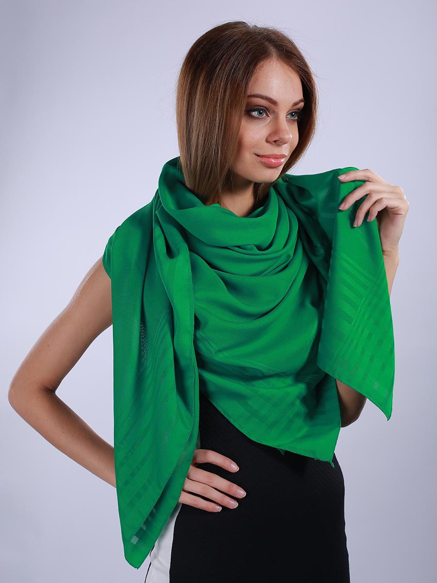 Платки зеленого цвета. Шарф зеленый женский. Платок зеленый. Зеленый палантин. Темно зеленый шарф.