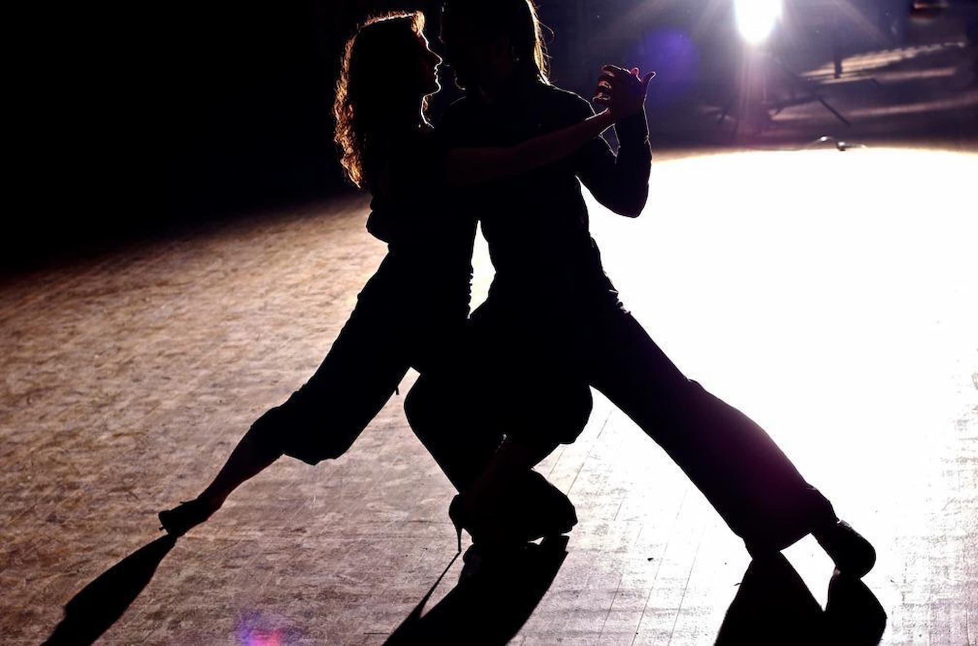Парные танцы под музыку. Аргентинский танцор танго. Парень и девушка танцуют. Танцы парные красивые. Современные танцы.