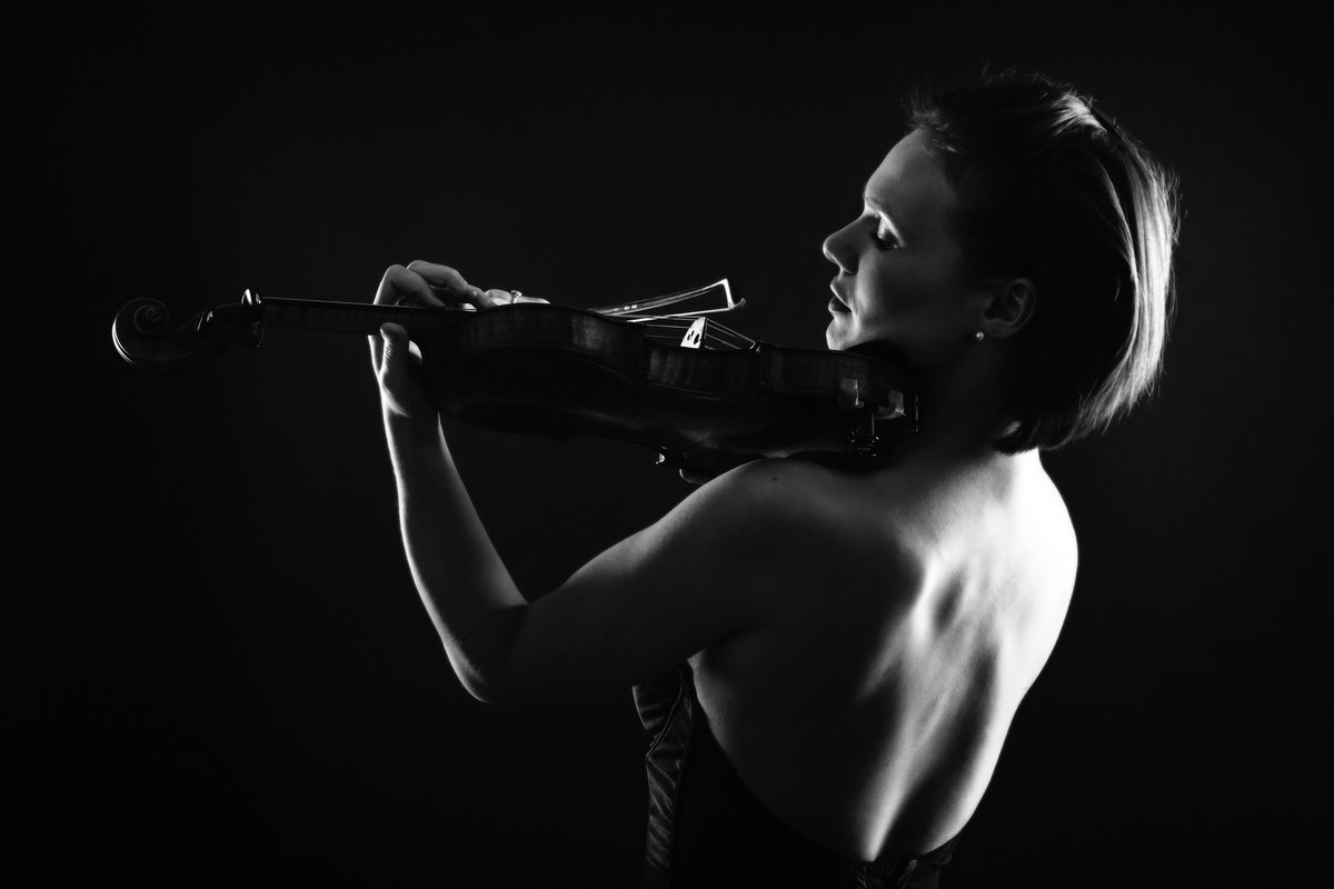 Пронзительная скрипка. Tamsin Waley-Cohen. Женщина со скрипкой. Женщина тело скрипка. Женщина со скрипкой в руках.