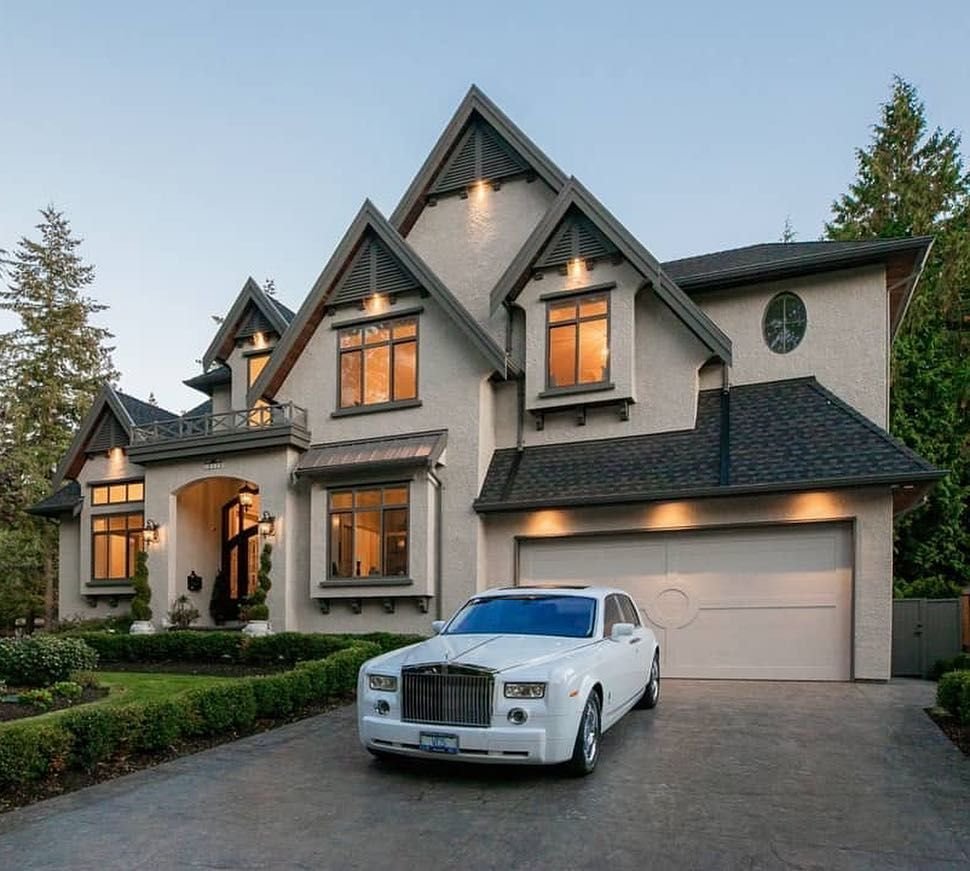 2 дом богатство. Богатый дом. Красивый дом с машиной. Богатый коттедж. Богатый дом и машина.