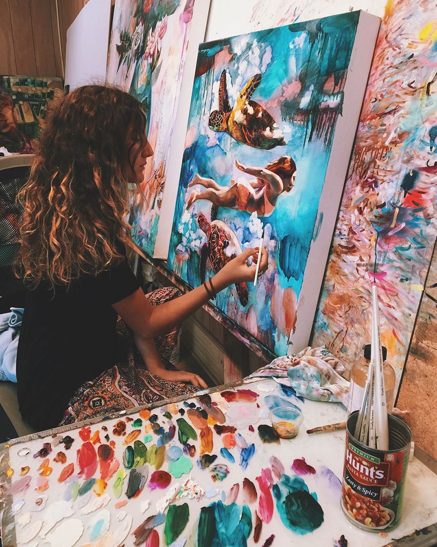 Я рисую на картине. 16 Летняя художница Димитра Милан. Димитра Милан процесс рисования. Димитра Милан художница картины. Девушка художница.