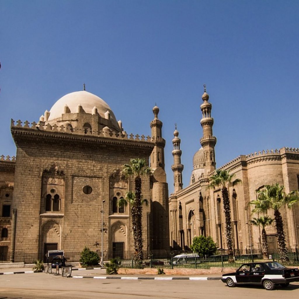 Почему каир называют. Мечеть-медресе Султана Хасана. Мечеть Хасана в Каире. Мечеть Султана Хасана Каир 1356-1363 гг. Мечеть Султана Калауна, Каир, Египет.