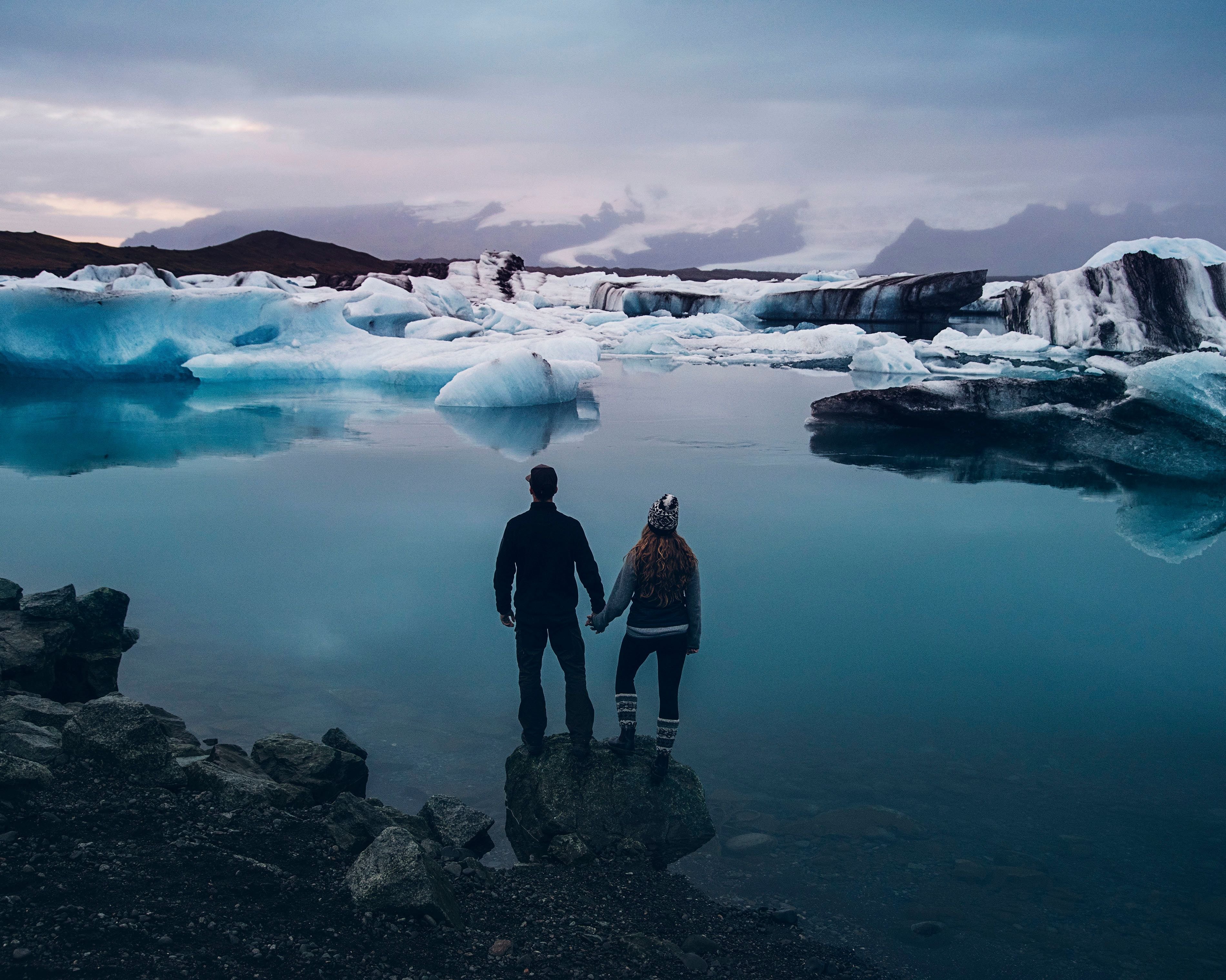 Что можно не брать в исландию. Мидфедль Исландия. Исландия путешествие. Фотосессия в Исландии. Исландия пейзажи.
