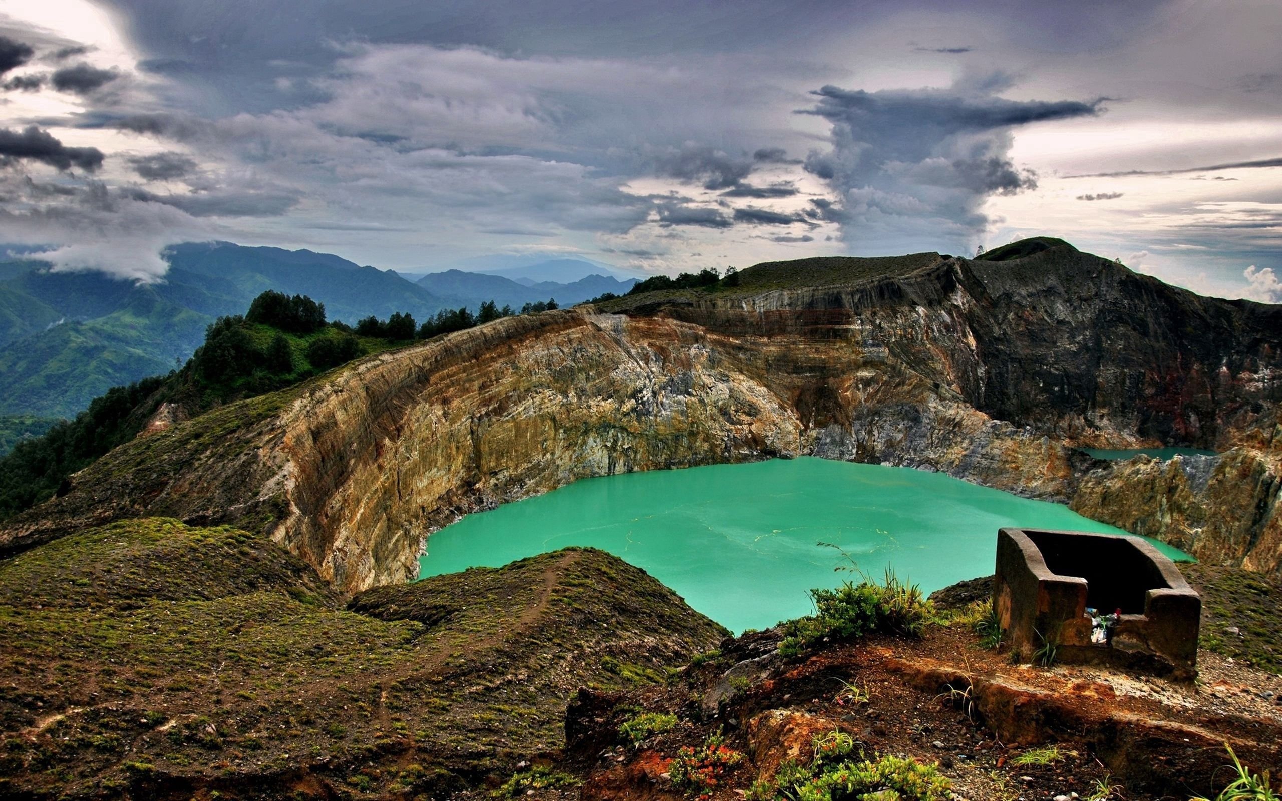 Удивительные места нашей планеты. Гора Келимуту Индонезия озера. Разноцветные озера Келимуту (Индонезия). Остров Флорес. Озеро Гамильтон пул.