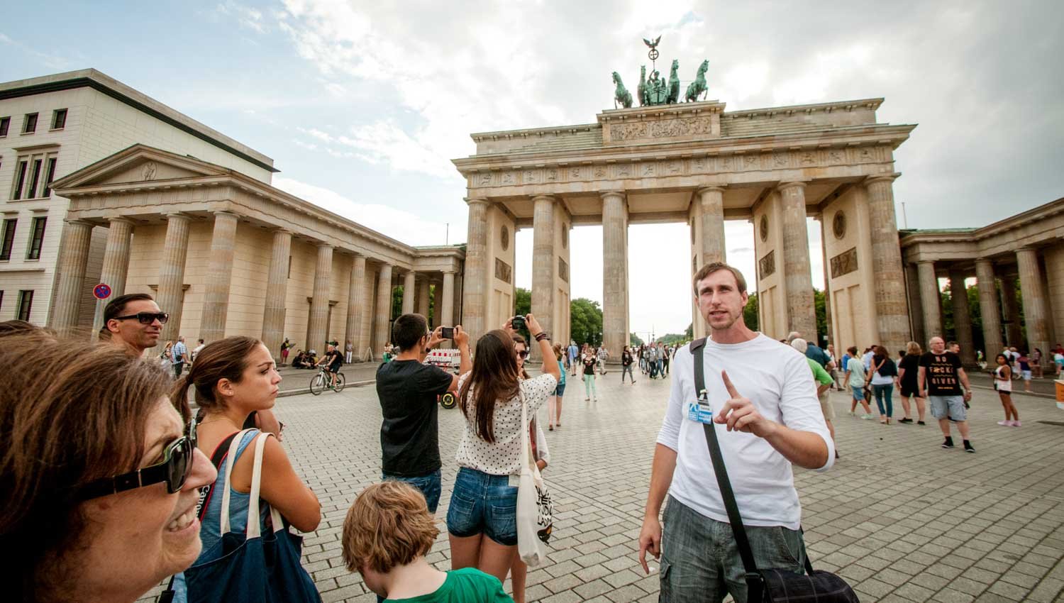 Куда сходить в 4. Обзорная экскурсия по Берлину. Туристы в Берлине. Берлин прогулка. Пешеходная экскурсия.