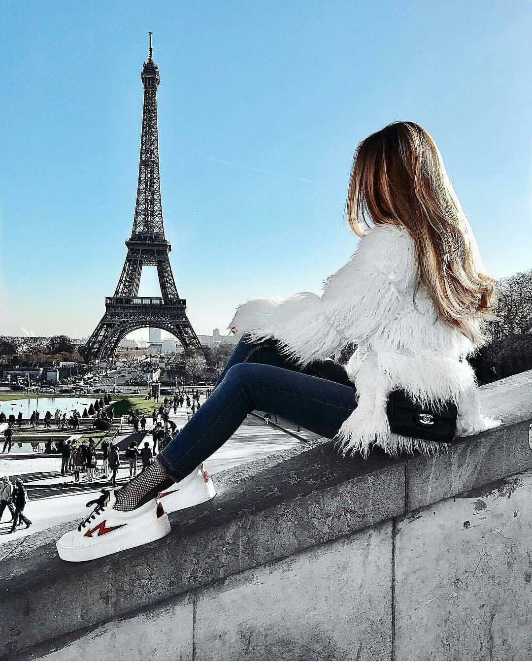 Картинки на ватсап красивые. Красивая девушка в Париже. Девочка в Париже. Самая красивая девушка Парижа. Эйфелева башня девушка.