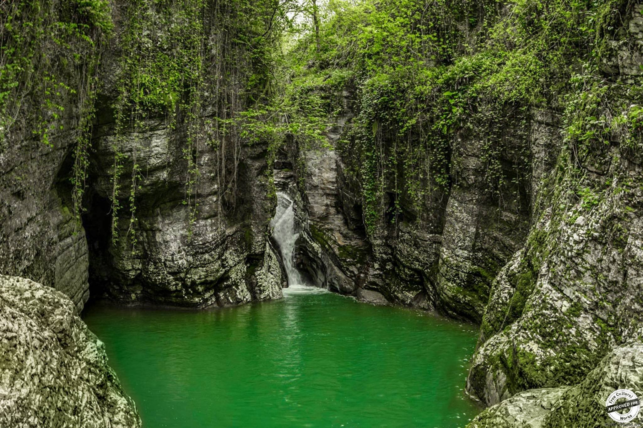 Какие достопримечательности есть в краснодарском крае. Агурский водопад Сочи. Агурское ущелье в Сочи. Водопад Псахо Сочи. Агурские водопады Хоста.
