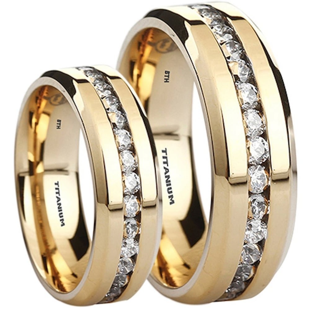 Обручальные кольца парные астана. Обручальные кольца Фенди. Адамас Золотая обручальное кольцо. Кольцо Fendi обручальное. Красивые обручальные кольца.
