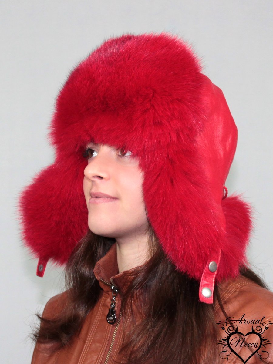 Красная ушанка. Ушанка "Латиша". Шапка ушанка женская красная. Красная меховая шапка. Шапка ушанка розовая.