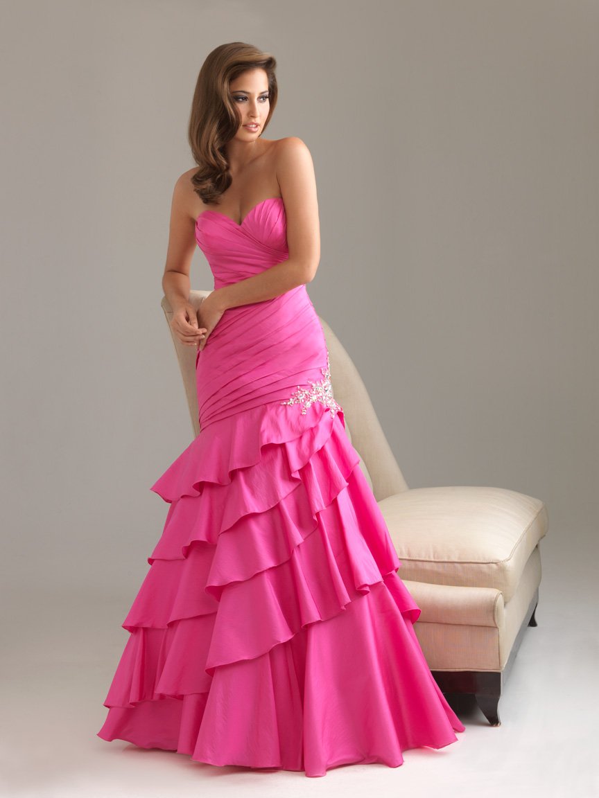 Вечернее платье ярко розовое