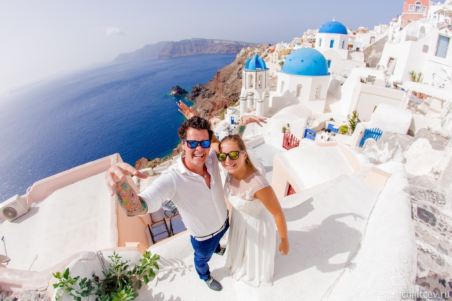 Турция поездка на двоих. Свадьба в Греции. Свадебная церемония на Санторини. Греция свадебное путешествие. Свадьба за границей для двоих.