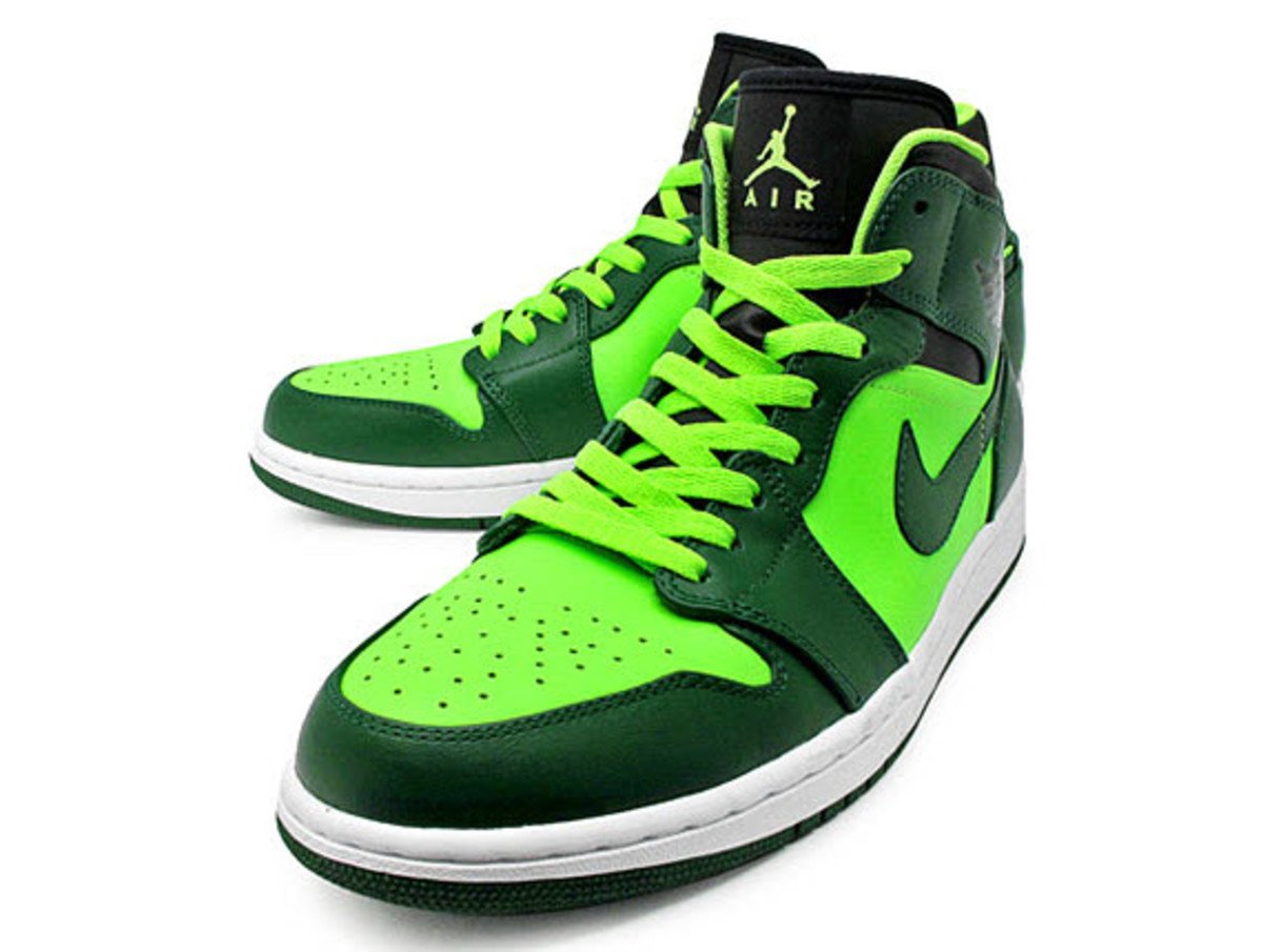 Кроссовки nike green. Nike Air Jordan 1 Green. Nike Air Jordan зеленые. Nike Air Jordan 1 зеленые.