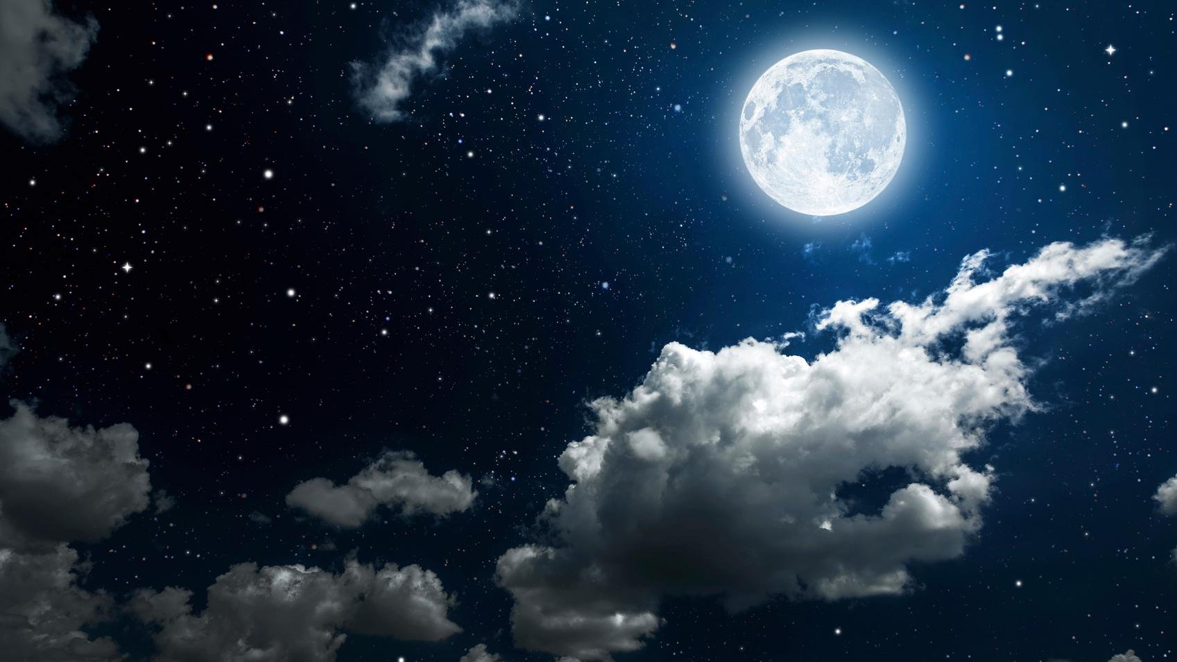 Ночная небо звезды луна. Звездное небо с луной. Ночное небо с луной. Луна и звезды. Луна на небе.