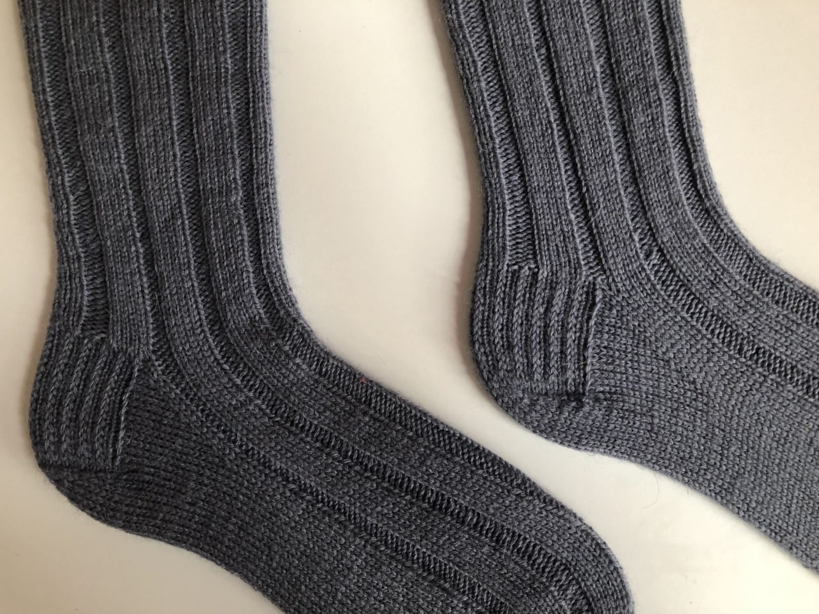 Носочки резинкой. Носки мужские 41-47 YAMEINA Knitting. Носки мужские YAMEINA Knitting. Носки связанные резинкой. Мужские носки спицами.